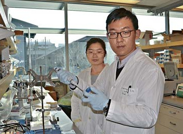 加国华裔学者拟推食品安全检测仪手机可“扫毒”