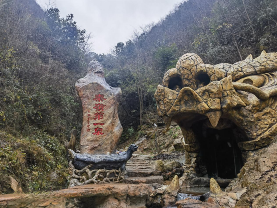 秦臻山泉水 一江清水送北京
