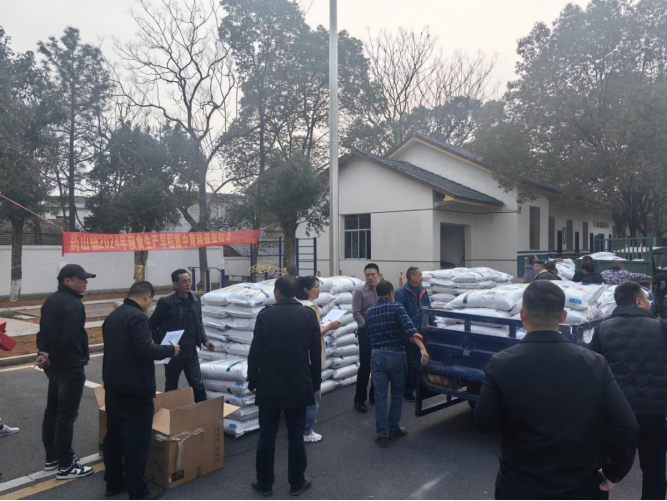 湖南津市送技下乡助春耕